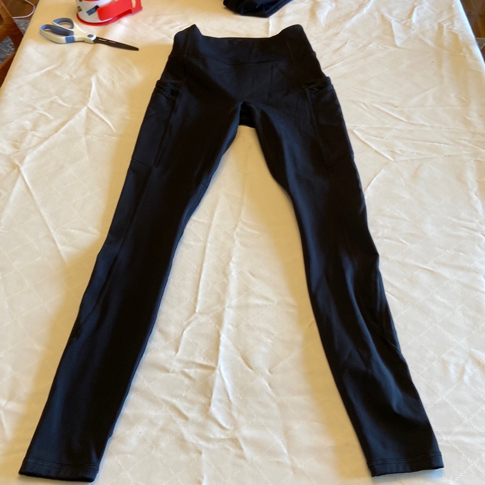Fabletics black leggings XS pockets